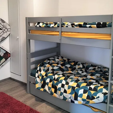 Spacious Family Nest With 2 Balconies 아파트 *