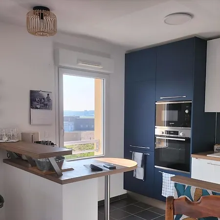 Spacious Family Nest With 2 Balconies